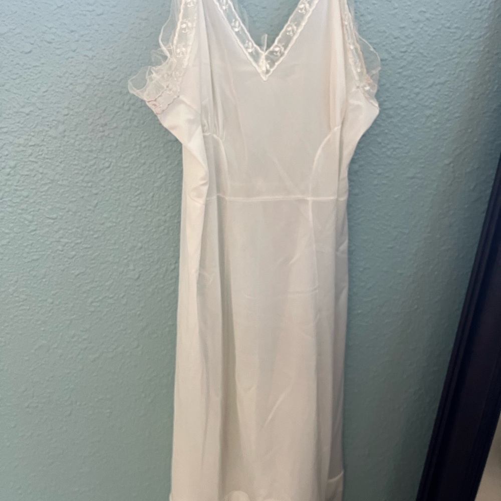 Vintage White Lace Trim Nightgown